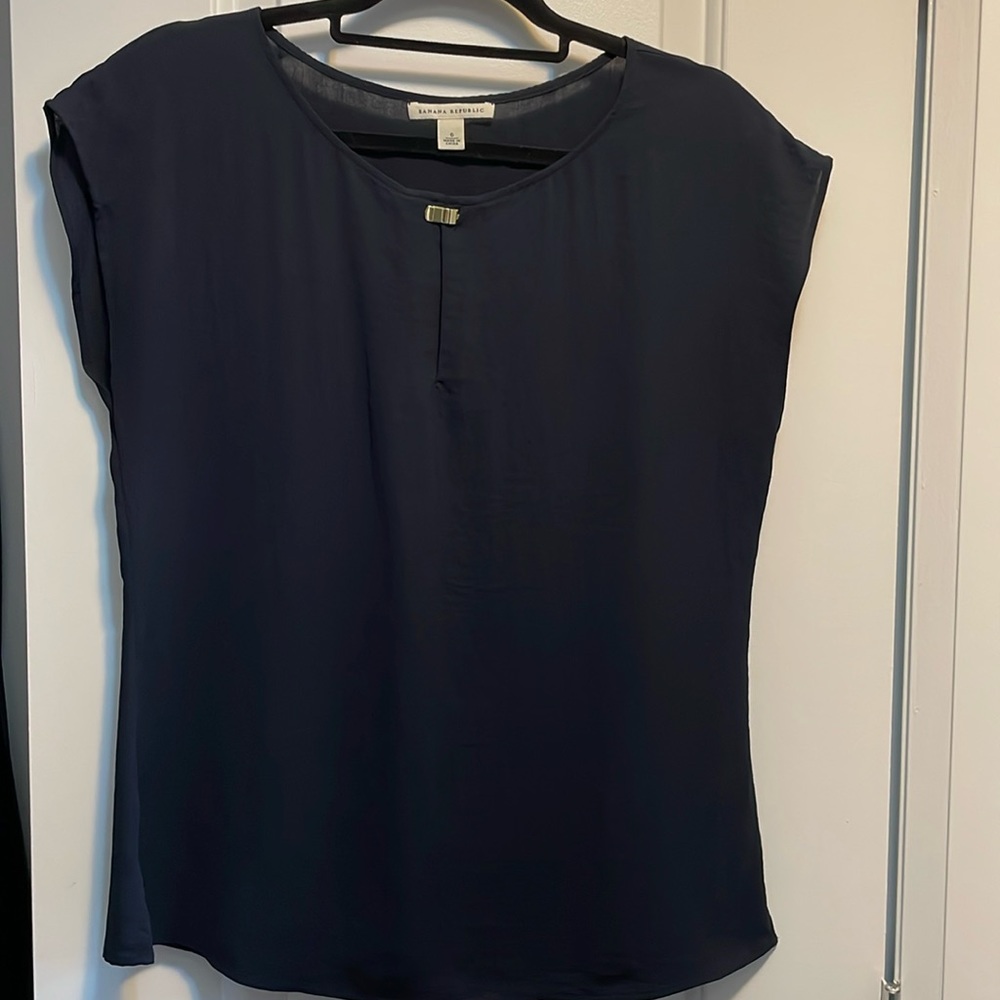 BANANA REPUBLIC | Navy blue sleeveless top